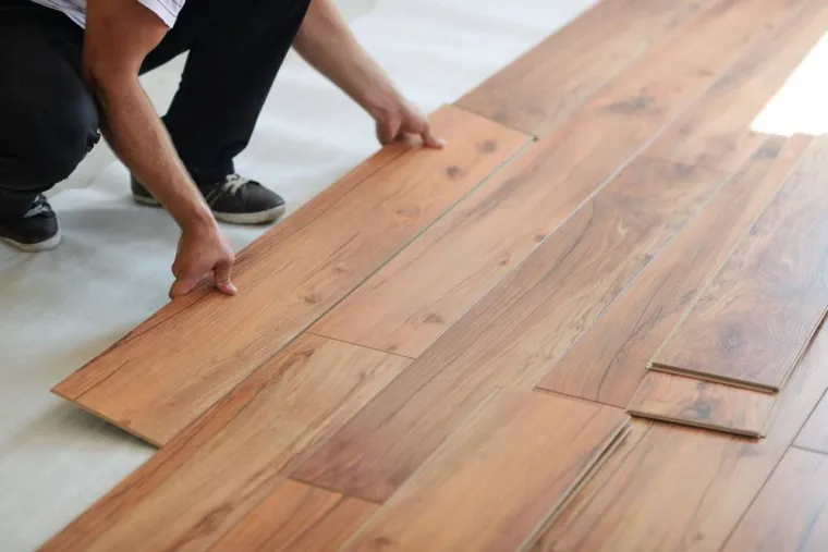 Pose de parquet flottant, Roanne, AGENCEMENT DU ROANNAIS