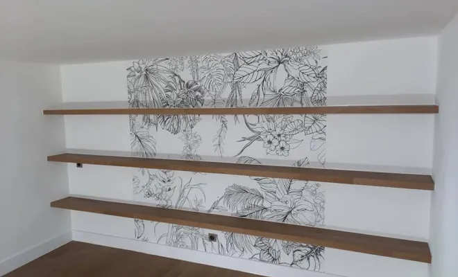 Pose d'étagère en bois, Roanne, AGENCEMENT DU ROANNAIS